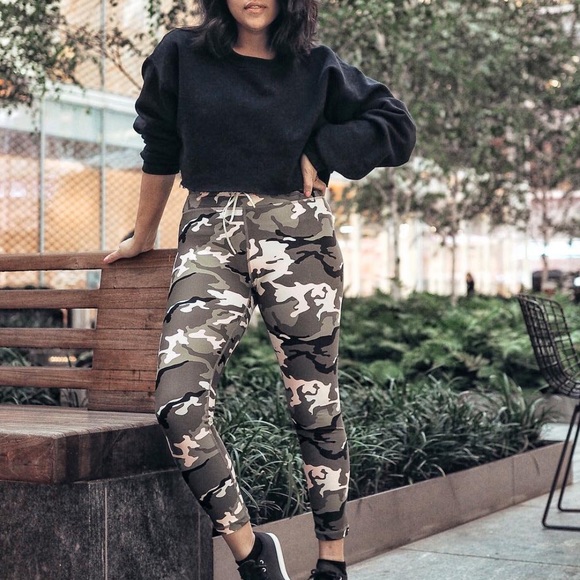 soulcycle Other - SOULCYCLE THE UPSIDE CAMO WORKOUT SET